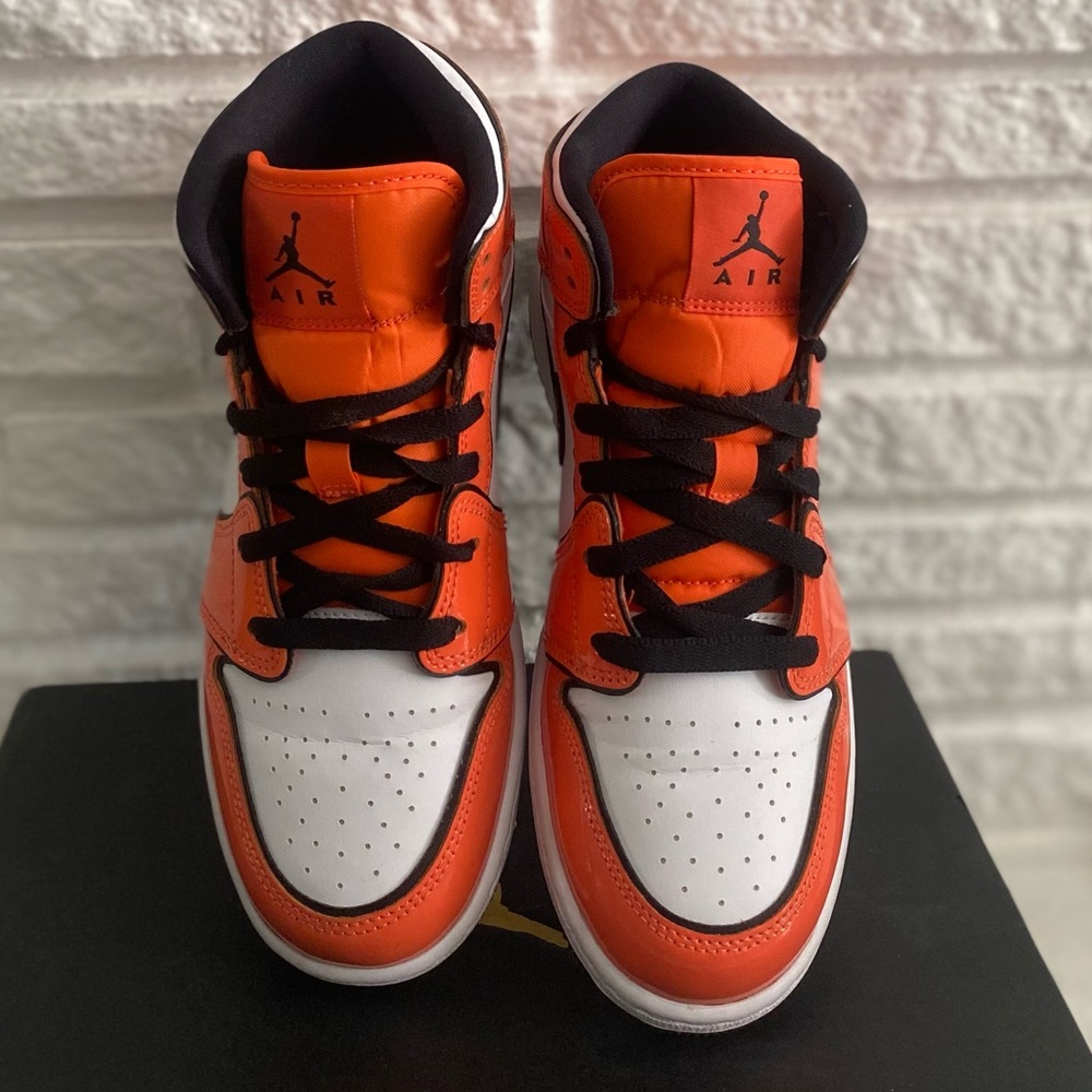 Air Jordan 1 Mid Se Turf Orange - Picture 2 of 8